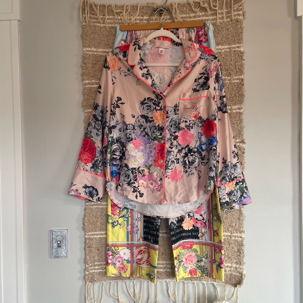 Victoria Secret Sz M Satin Printed Pajama Set